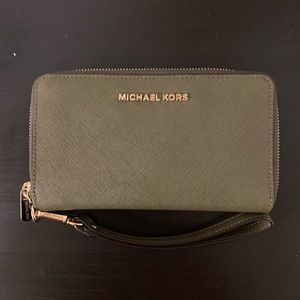 Michael Kors Wristlet/Wallet